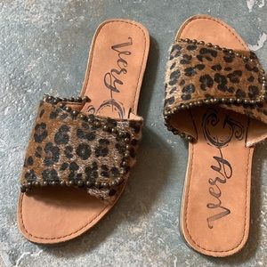 Very G Size 6 Faux Leopard Slide Sandals